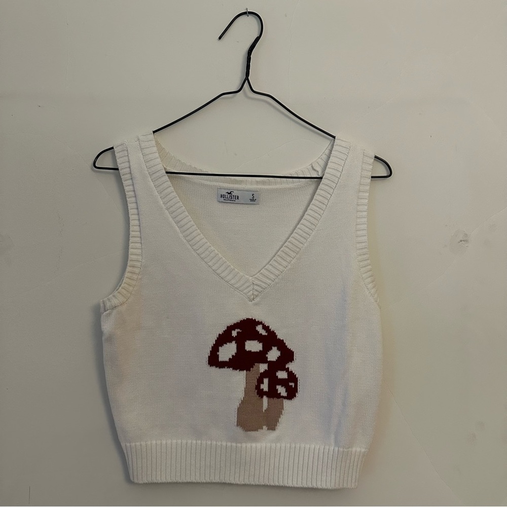 Mushroom cropped sweater